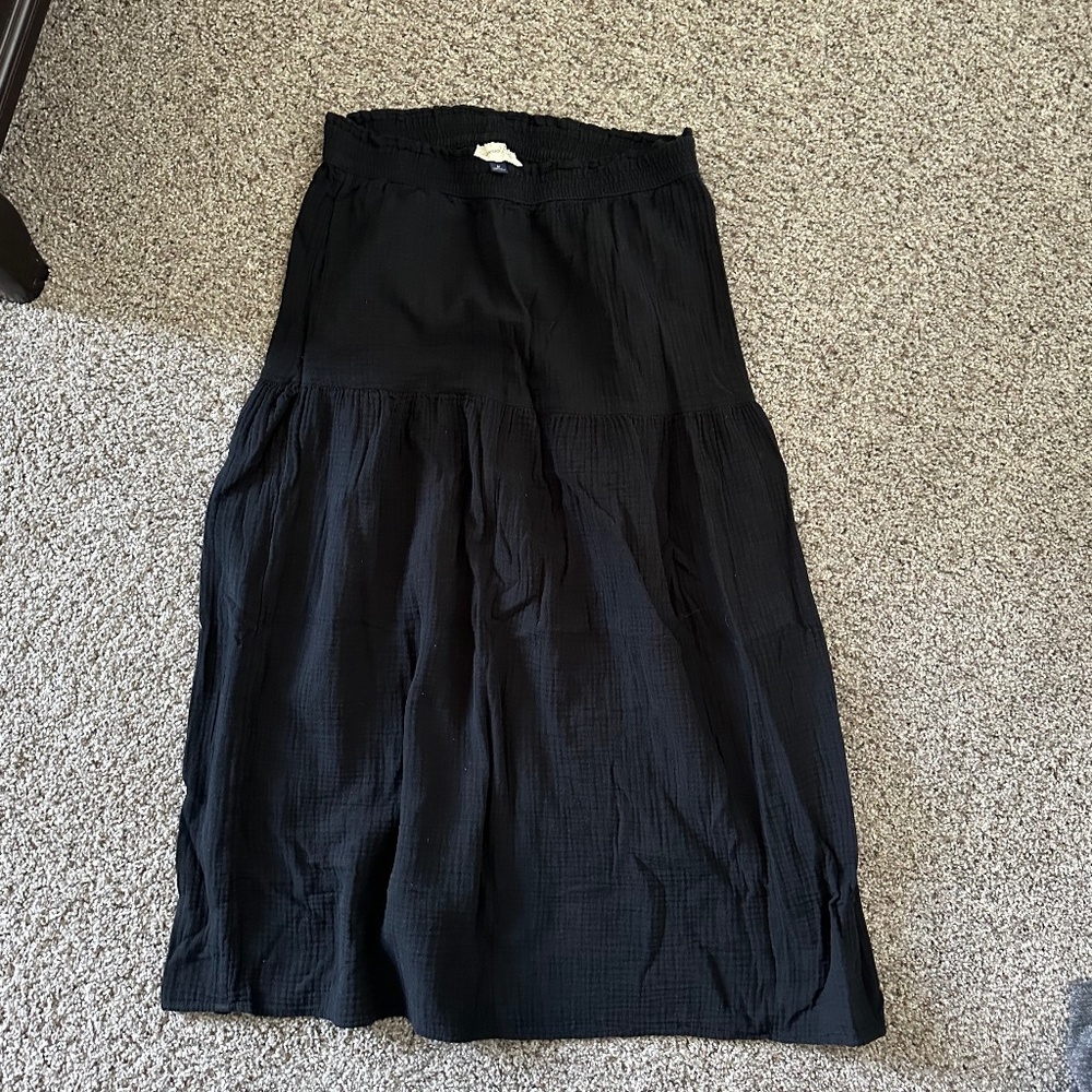 Universal Thread Black long skirt Medium
